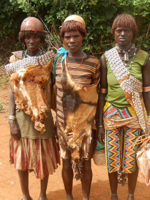 Three women from the Ari tribe ...