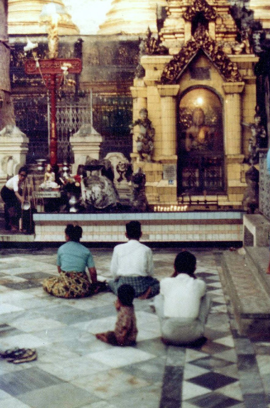 Buddhist worshippers at Shwedagon