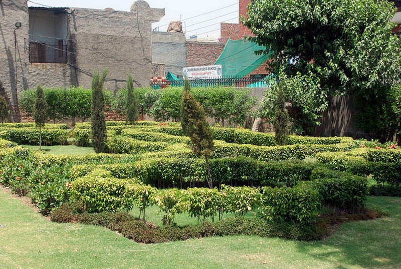 Gulabi Gardens