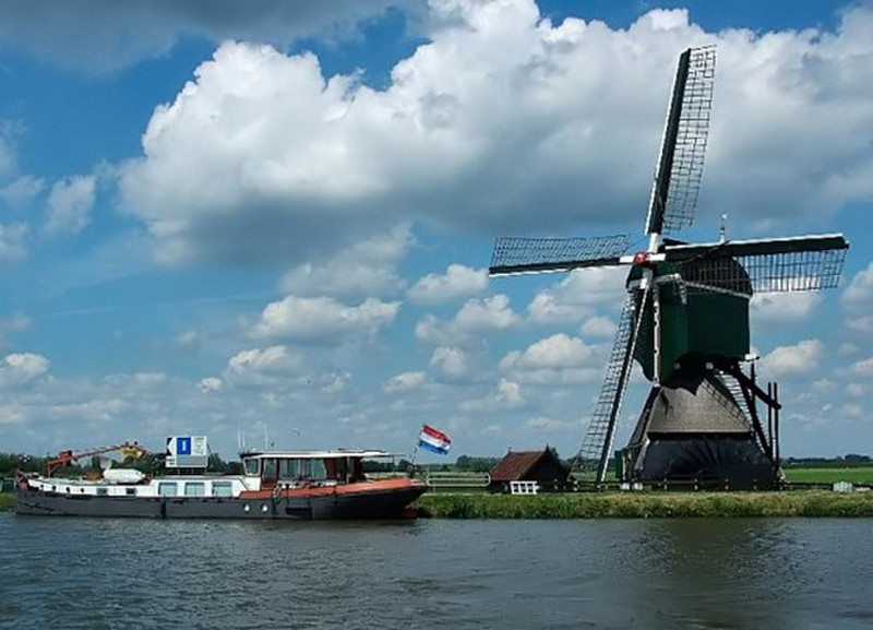 Barges, canals and windmills