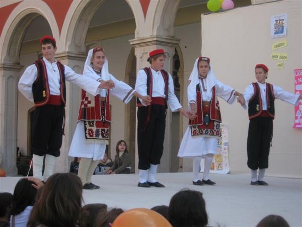 Croatian kids folklore dancing