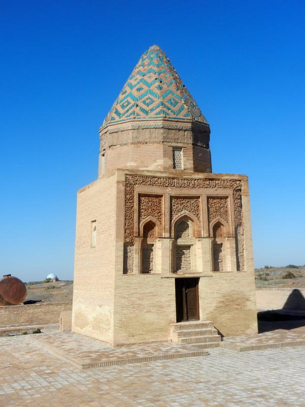 Sultan Tekesh Mausoleum, Kunya-Urgench