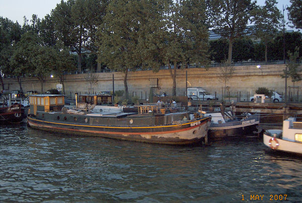 At night on the river Seine