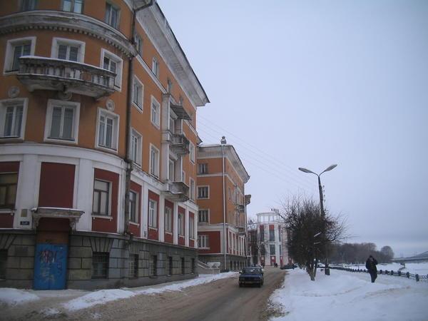 A street which runs parallel to the river.