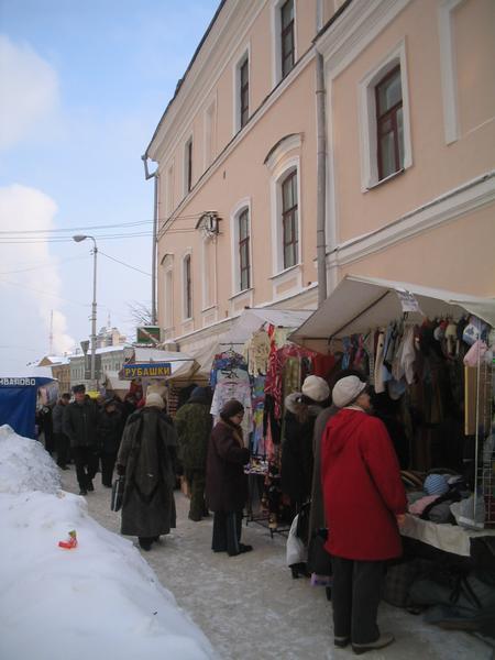 A small market near Ploschad' Sovetskaya.