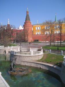 Aleksandrovskii gardens, and the Moscow Kremlin.