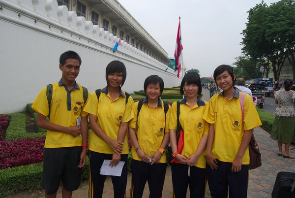 friendly Thai students