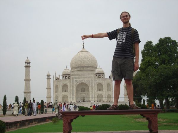 Me holding the Taj Mahal | Photo