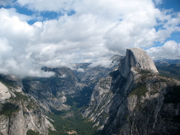 a view of the Yosemite Valley from Glacier Point