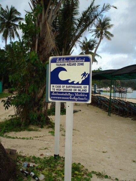 Tsunami evacuation sign 