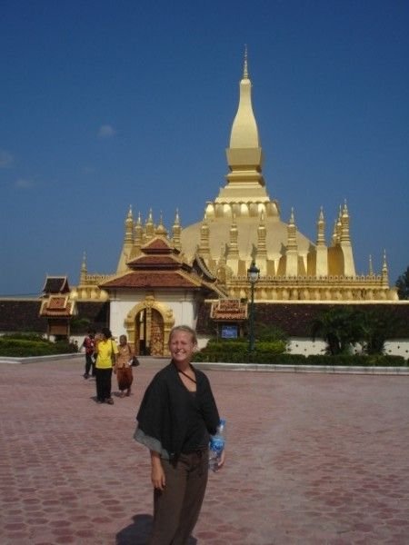 Elaine at That Lunag Vientiane