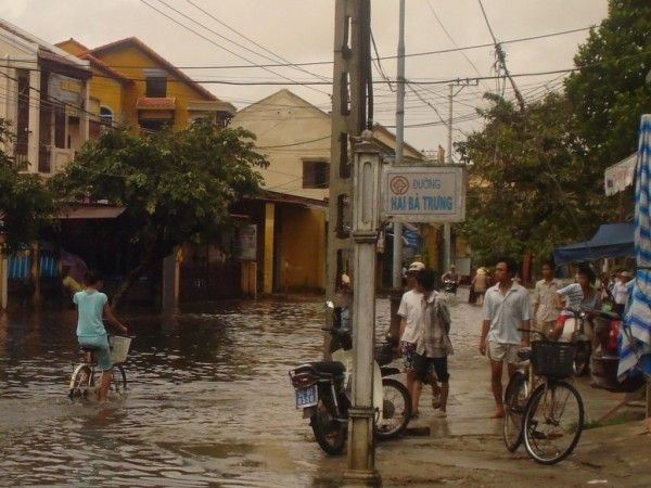 Hoi Ans flooded street