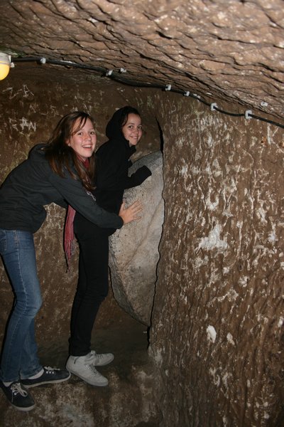 11.Blocking stone in underground city