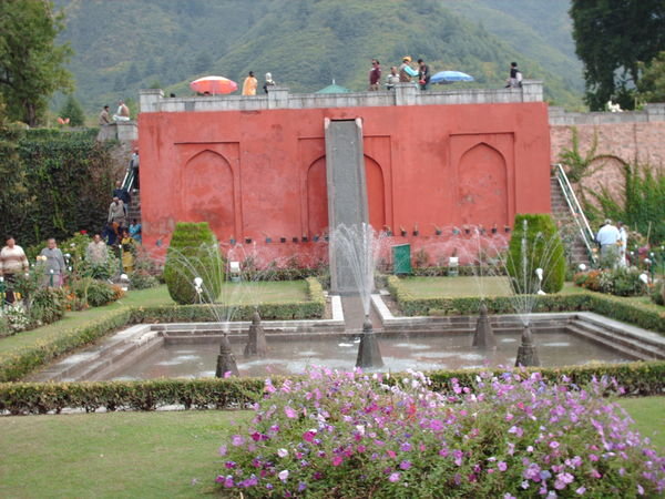Srinagar - Moghul Gardens (3)
