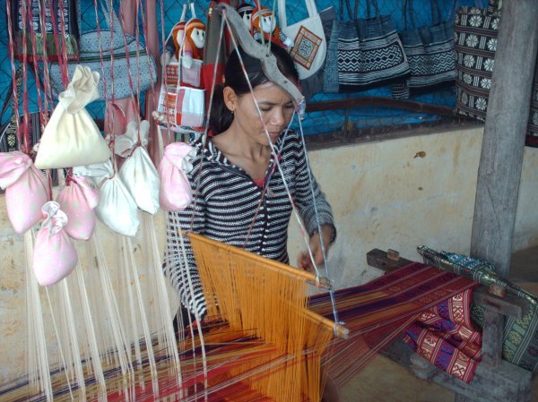 Around Dalat - Weaving fabrics
