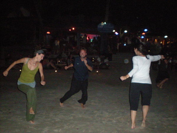 and we danced on the beach  /  y bailamos en la playa