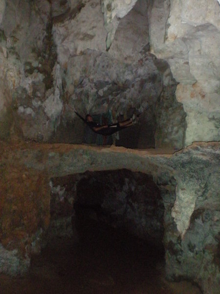 cozy cave  /  cueva acojedora
