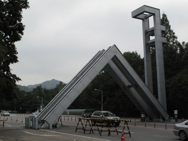 main gate / entradad principal