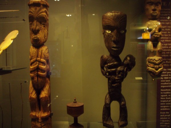 Maori statues