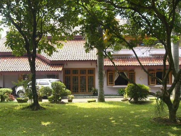Mami Sri's house