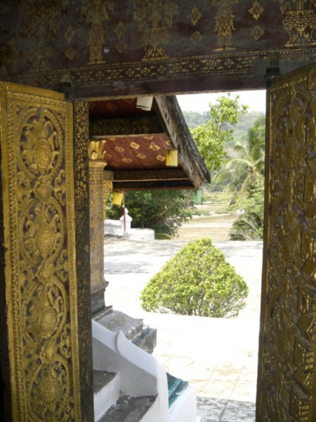 looking out from one of Wat Xieng Thong towards the river