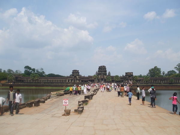 Angkor Wat,the largest religious building in the world