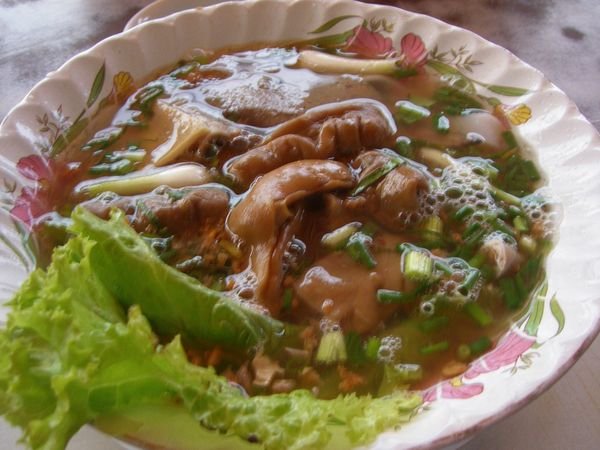 Pig organs kuay tiao soup ... lovely!