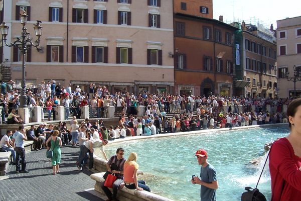 Massive Crouds at Trevi!