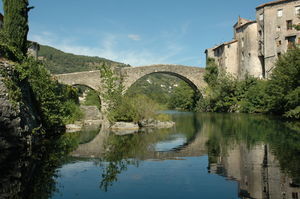 Twaalfde-eeuwse brug in le Vignan