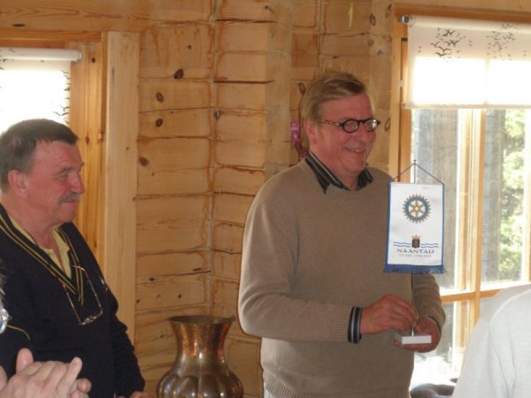 presenting heikki with a rotary flag for the cottage