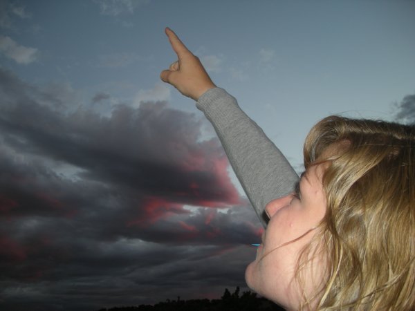 im pointing at the moon!