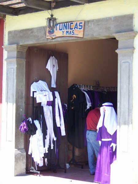 A robe shop "Tunicas y mas"