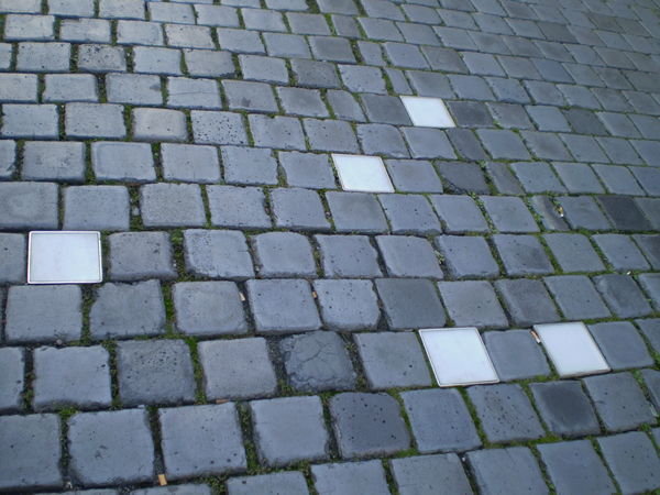 glass tiles around the Nikolaikirche