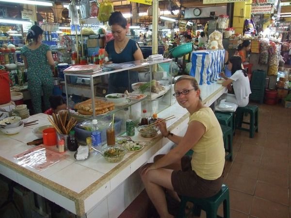 Chow time in a Saigon market