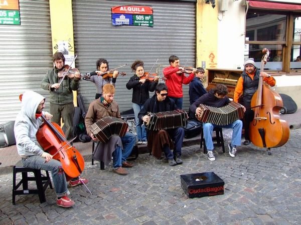 Live music on market day - Buenos Aires