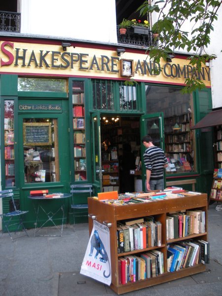 the oldest English language bookstore in France