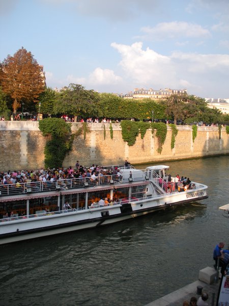un bateau mouche on the Seine