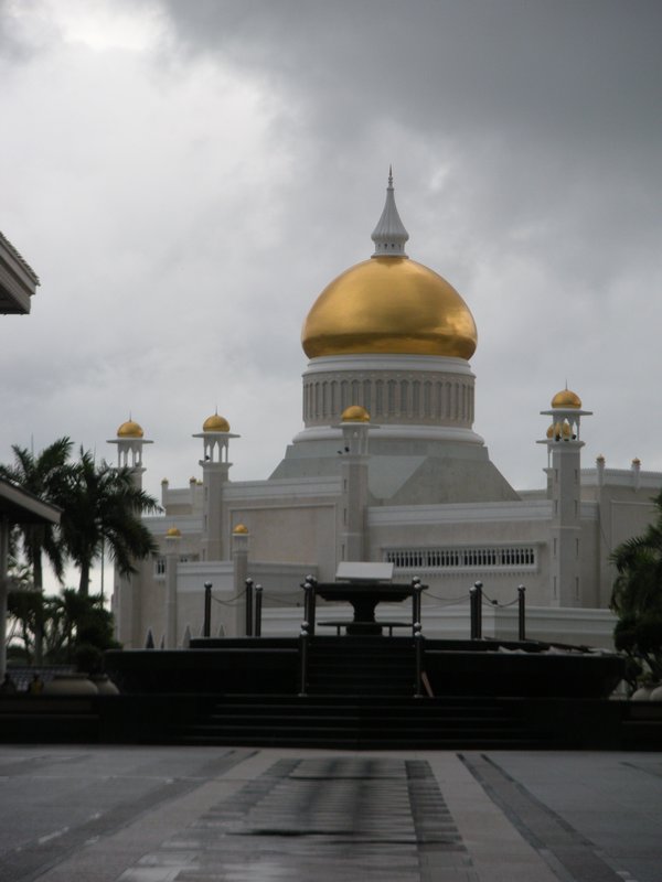 Omar Ali Saifuddien mosque on a gray, rainy day