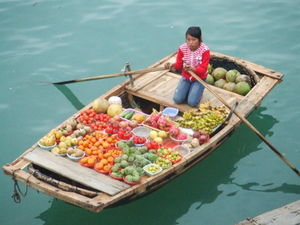Fruit seller in Halong Bay