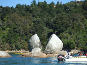 Split Apple Rock at the Tasman national Park