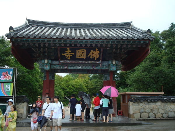 temple gate bulguk dong