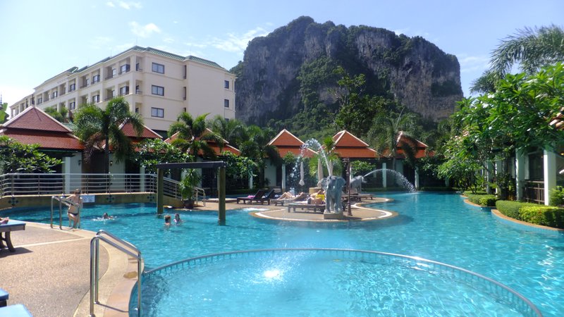 Ao Nang - Orchid Resort Pool with cliff as backdrop