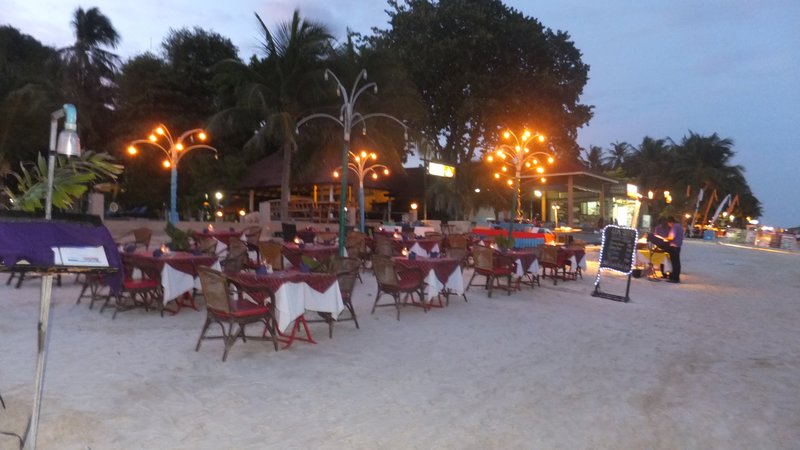 KS -Chaweng at night - dinner on the beach