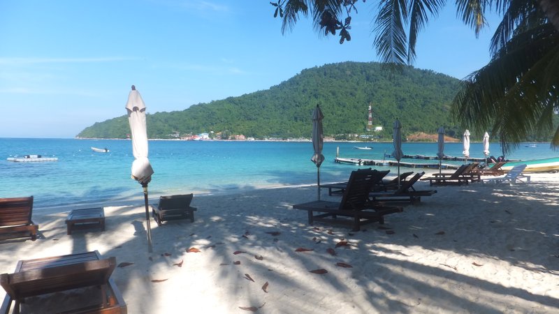 In front of tuna bay resort looking across to Kecil island