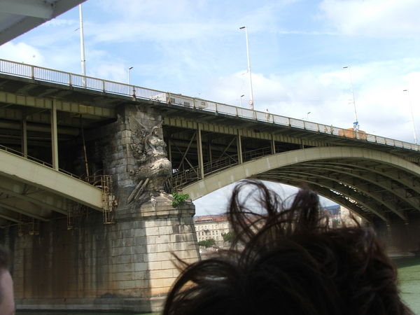 Akedvenc Margit hídi szobrom