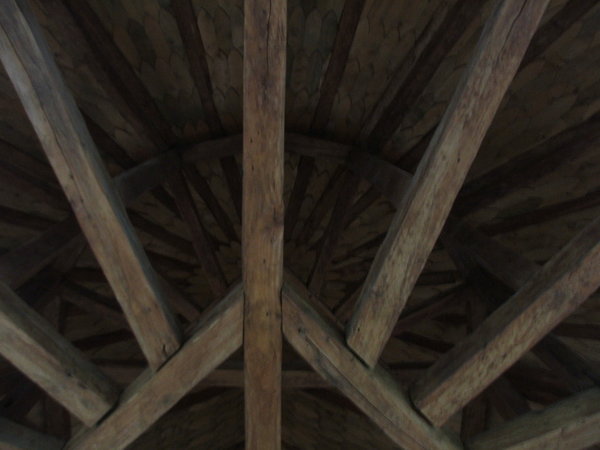 az impozans fa tetoszerkezet