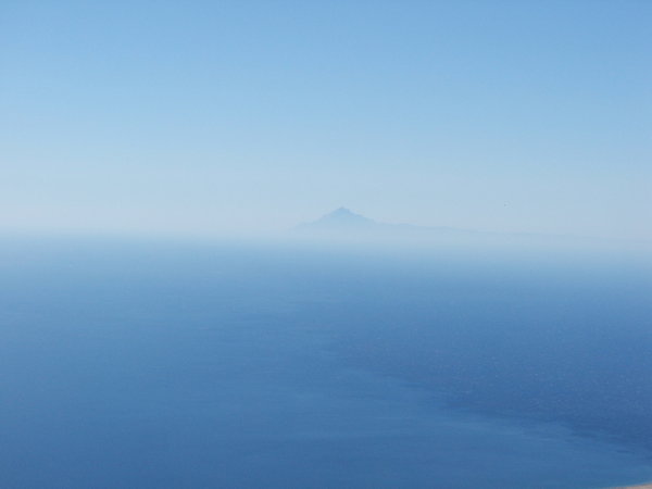 Tenger-felhő-sziget