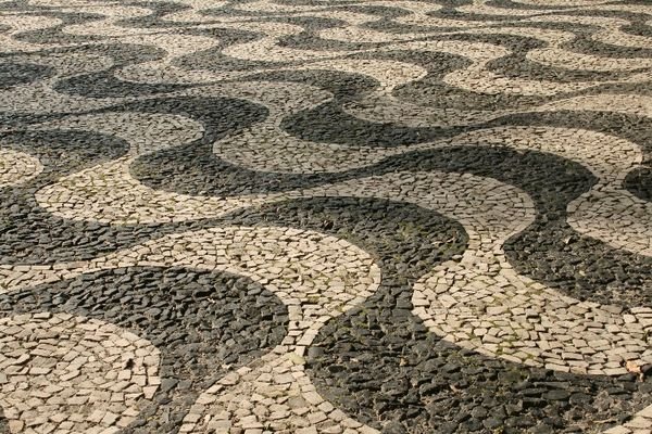 Spiral pavement