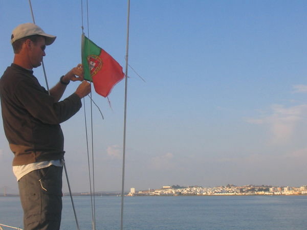 Raising Portugese courtesy flag