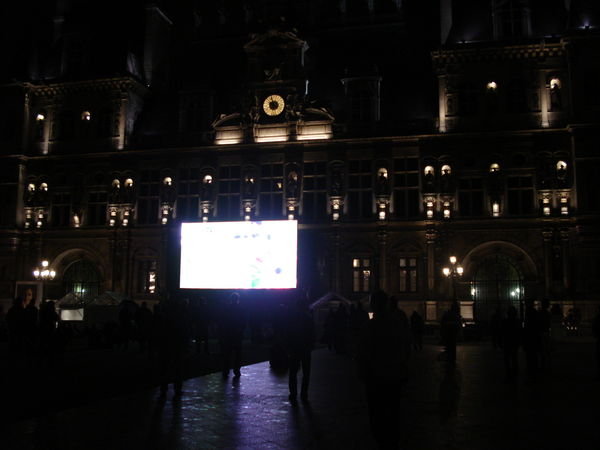 Screen in front of Hôtel de Ville